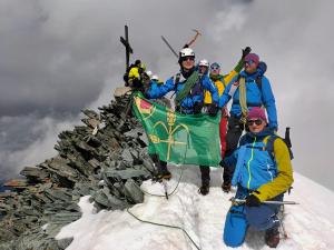 Allalinhorn (4027 m n. m.) je hora ve Walliských Alpách. Leží na území Švýcarska v kantonu Valais v blízkosti obcí Visp, Stalden a Saas Grund. S Jeníkovem vystoupal na vrchol v Červenci 2022 pan Jakub Kaplan, který o focení s vlajkou řekl: "Jednalo se o  aklimatizační výstup před Domem. Kvůli silnému větru byla nutná mezinárodní pomoc složená z Italů a Švýcarů. Poté se mě ptali, z jaké jsem země, že takovou vlajku ještě neviděli."  