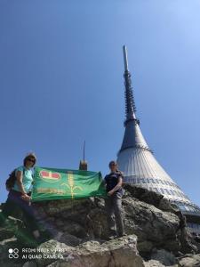 Ještěd je nejvyšší horský vrchol (1 012 m) Hřebene Ještěd–Kozákov u Liberce na severu České republiky. Z vrcholu jsou výhledy do Německa a Polska. Přímo pod horou leží Liberecký kraj jehož je Ještěd nejznámější (nikoliv nejvyšší) vrchol.Na vrcholu se nachází restaurace, hotel a televizní věž Ještěd Tower, navržená Karlem Hubáčkem.[1]