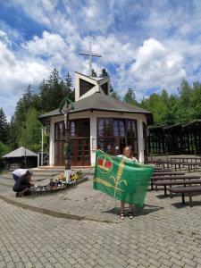 Na hřebeni mezi Korňou a Turzovkou na Slovensku, jmenovitě na úbočí vrchu Živčák (též Živčáková) došlo v roce 1958 údajně ke zjevení Panny Marie. Nedaleko místa zjevení stojí kaple zasvěcená P. Marii a je zde upraveno několik pramenů, jejichž vodám jsou připisovány zázračné účinky.